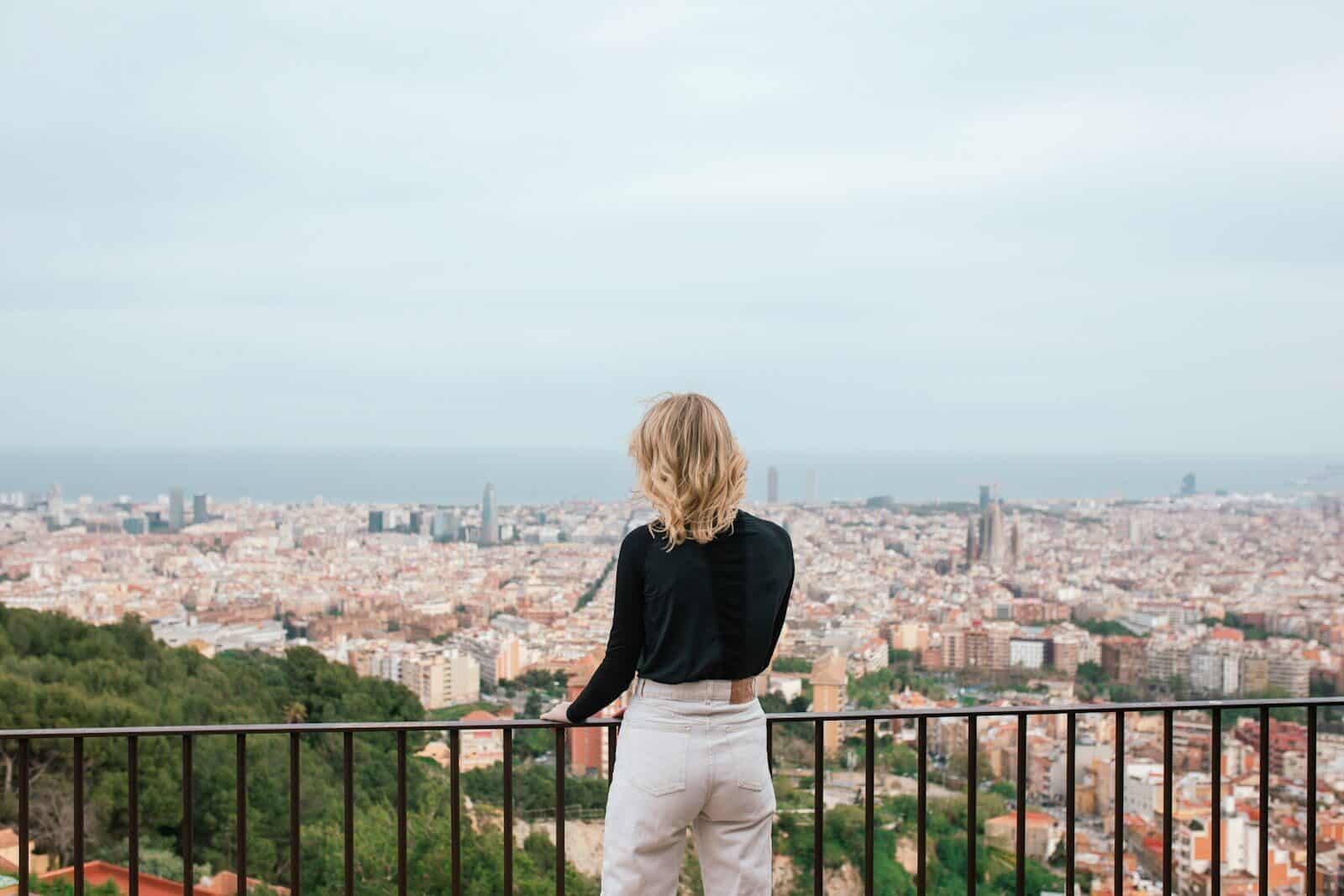 Woman looking out over Barcelona — career transition coaching Niv Nicolas Nowbakht Business Coach Berlin